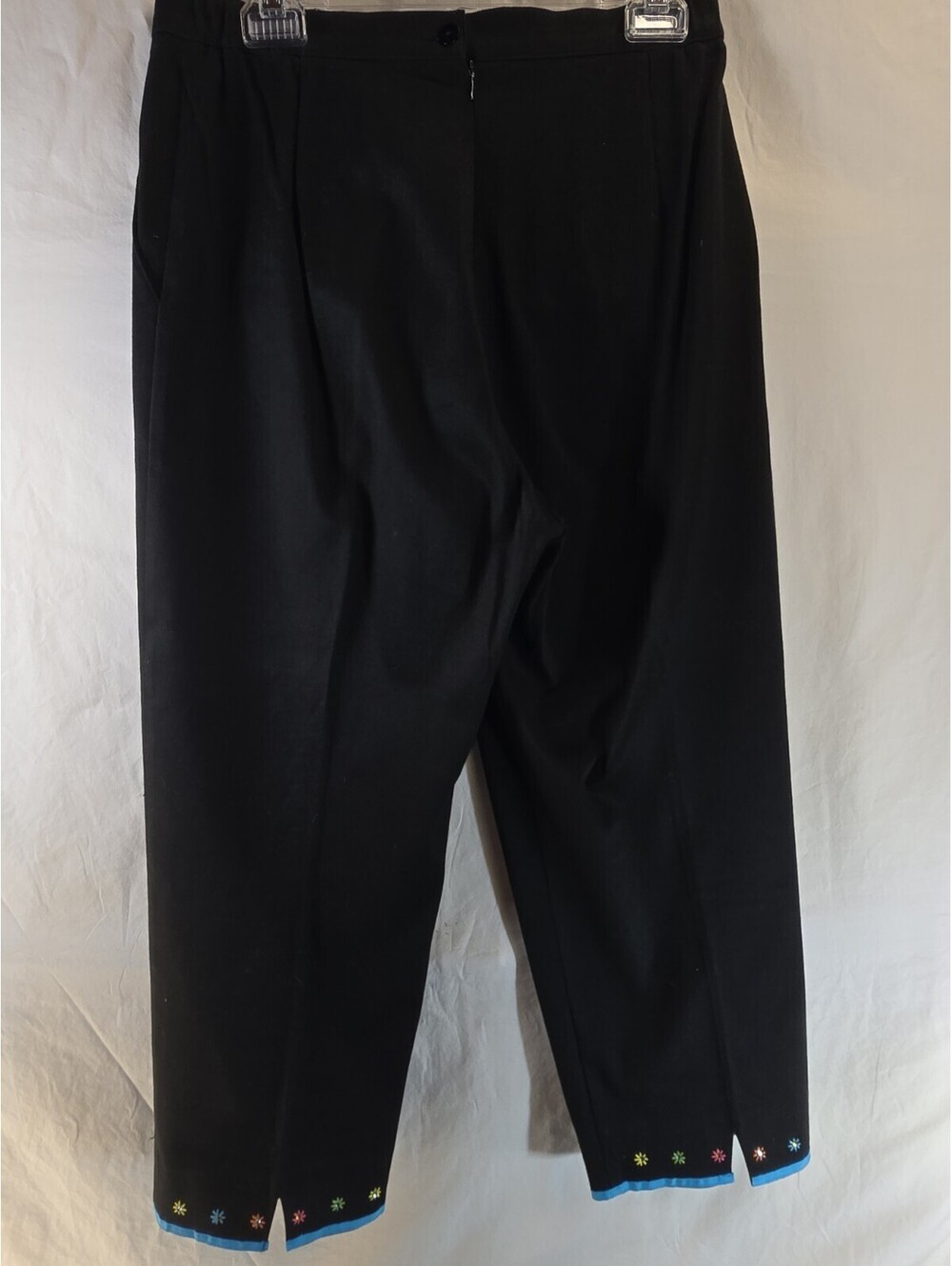 Sharon Young Women's Size 10 Black Cropped Pants Embroidered Floral Stretch